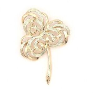 Sarah Coventry "Feather Bright" 1973 Gold Tone Filigree Clover Brooch Vintage